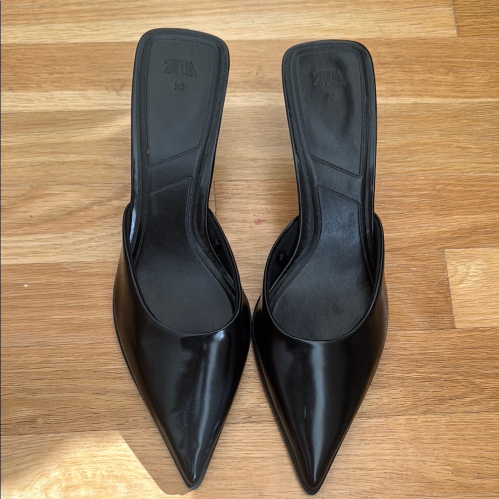 Zara Women's Black Pointed-Toe Shoes